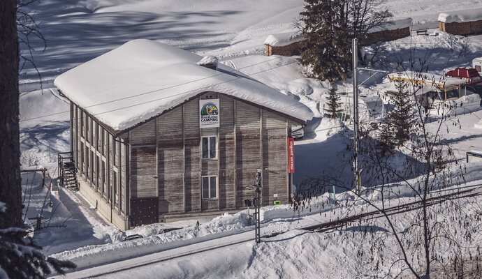 Winteraussenansicht Blockhaus  | © Davos Klosters Mountains 