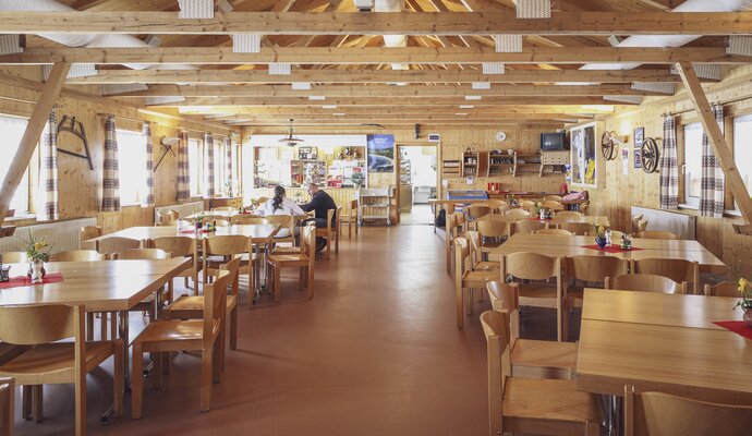Innenansicht Gaststube Holzinterieur  | © Davos Klosters Mountains 