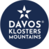 Davos Klosters Mountains Logo im blauen rundem Button | © Davos Klosters Mountains